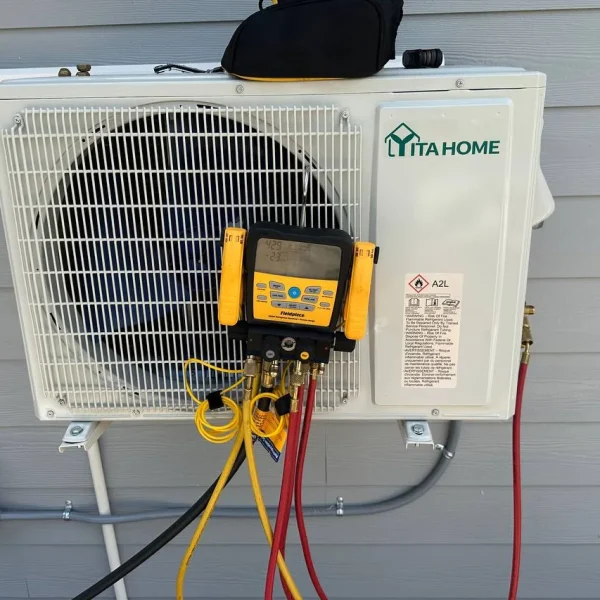 Outdoor unit with charging gauges connected during commissioning
